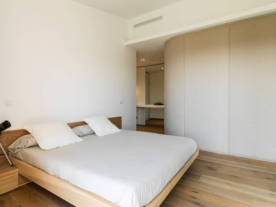dormitorio principal margarotger interiorisme Dormitorios de estilo moderno
