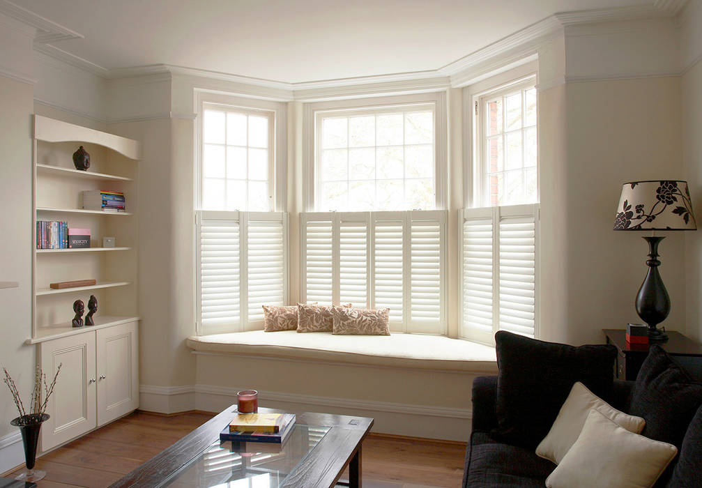 Cafe Style Shutters for Bay Windows homify Puertas y ventanas de estilo clásico Persianas y estores