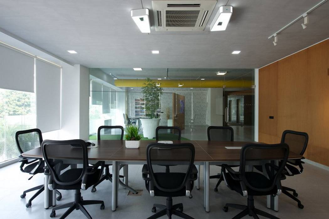 Office with a diffrence, S A K Designs S A K Designs Rooms Table,Building,Furniture,Property,Plant,Houseplant,Chair,Fixture,Window,Office chair