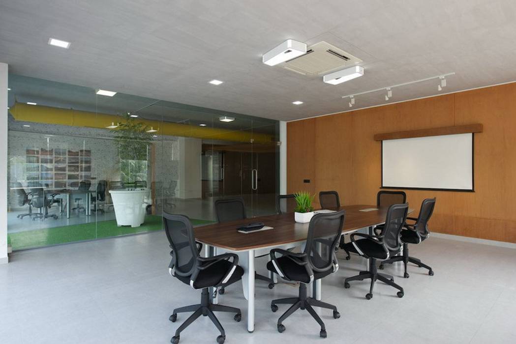 Office with a diffrence, S A K Designs S A K Designs Rooms Furniture,Property,Plant,Table,Light,Chair,Lighting,Building,Interior design,Flooring