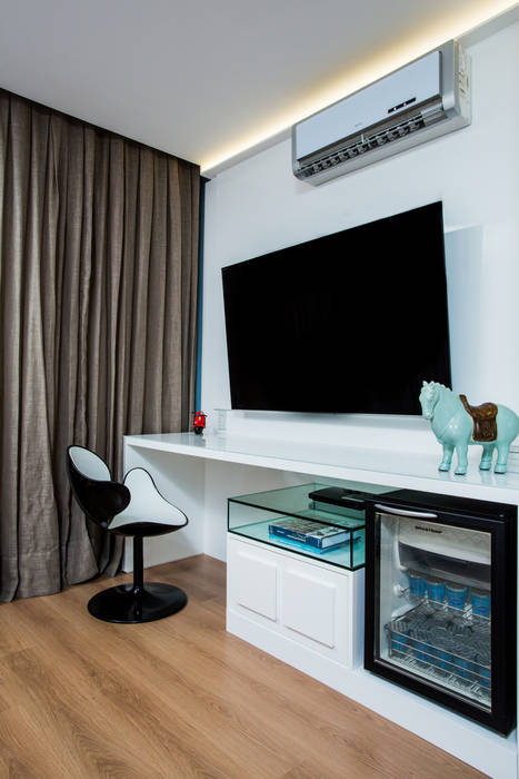 Quarto de Casal - painel Tv homify Quartos modernos