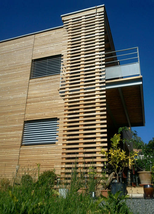 Brise-soleil en bois côté Ouest Tangentes Architectes Maisons modernes
