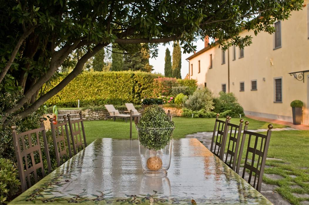 una casa di campagna, archbcstudio archbcstudio Classic style garden