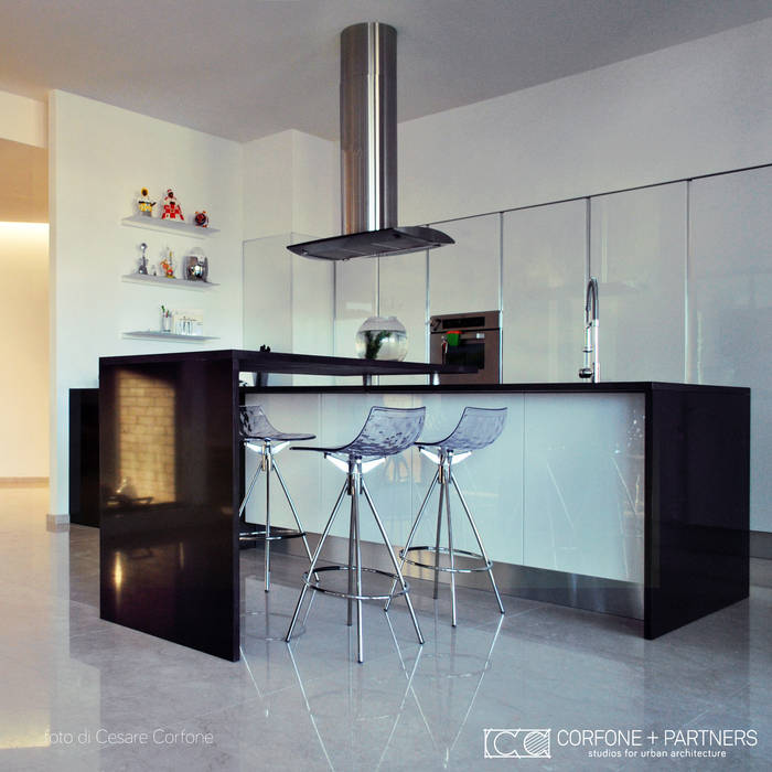 Casa m09: cucina in stile di corfone + partners studios ...