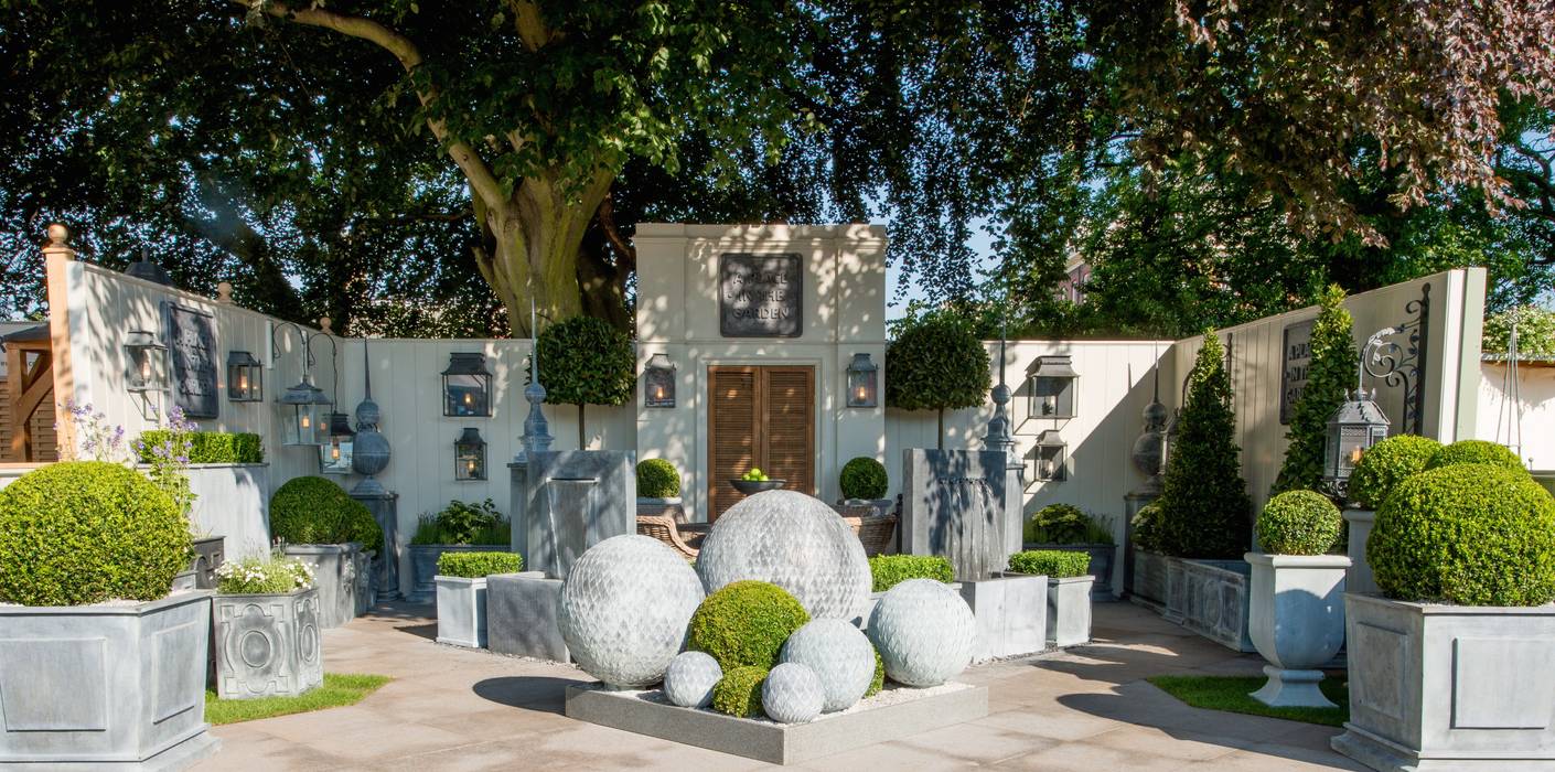 Chelsea Flower Show 2014 A Place In The Garden Ltd. Rustic style garden Plant pots & vases