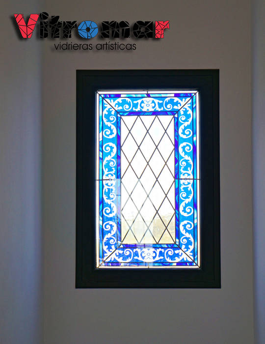 Vidrieras azules con arenado, Vitromar Vidrieras Artísticas Vitromar Vidrieras Artísticas Classic windows & doors Window decoration