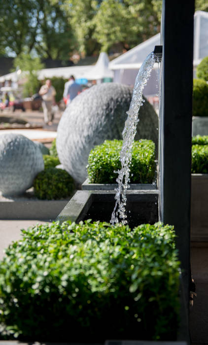 Veneto Fountain A Place In The Garden Ltd. Jardines de estilo rústico Accesorios y decoración