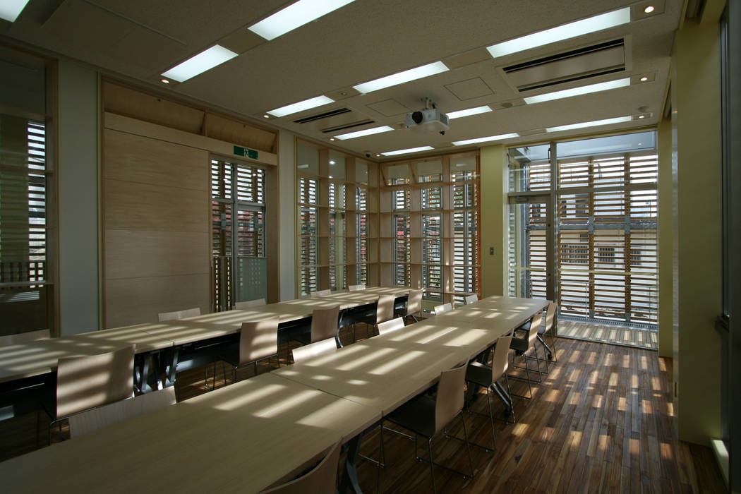 Wooden Box/Building 13th of Meiji Gakuin Un iversity, Yoshiharu Shimazaki Architect Studio,INC Yoshiharu Shimazaki Architect Studio,INC Commercial spaces Schools