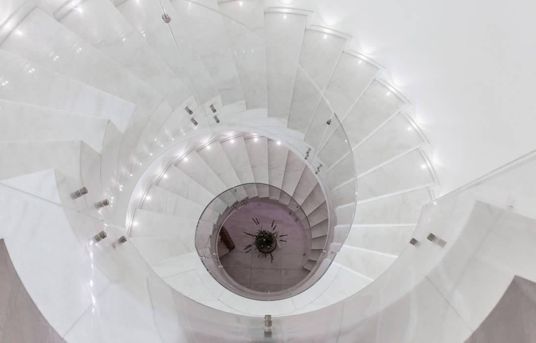 PASSIONE PER IL BIANCO, StudioG StudioG Minimalist corridor, hallway & stairs