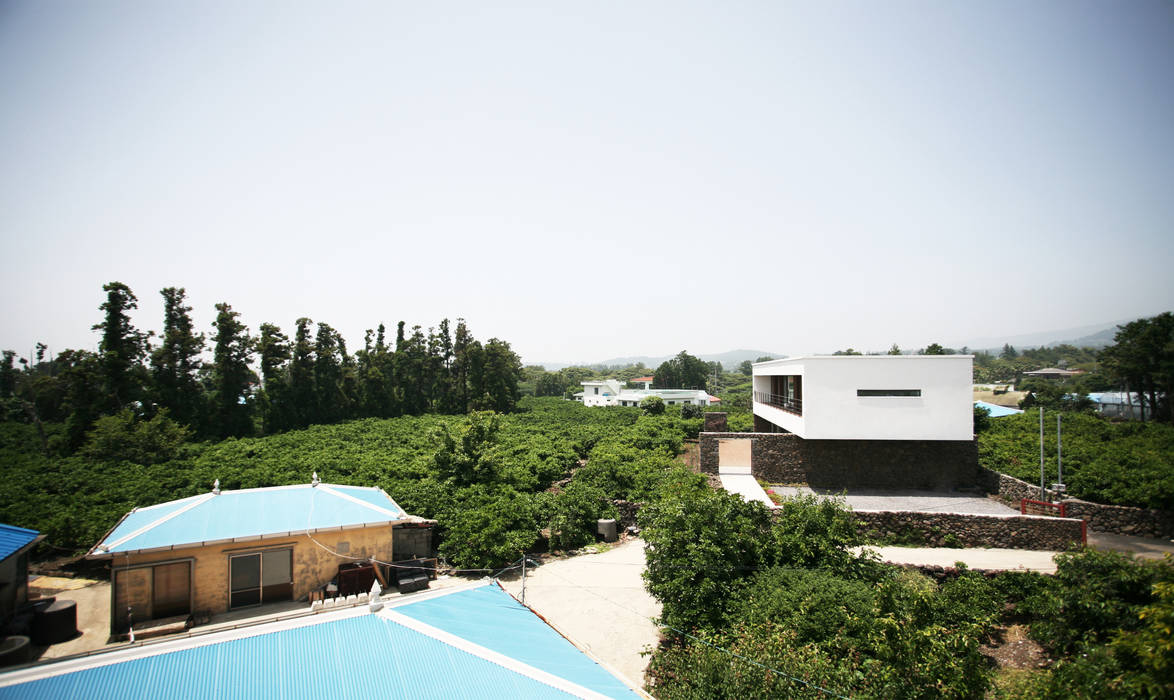 STONE WALL HOUSE 제주 돌담집, HBA-rchitects HBA-rchitects Дома в стиле модерн