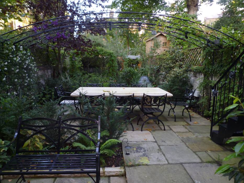 Regent's Park House - Aralia Garden Design Aralia Classic style garden Stone