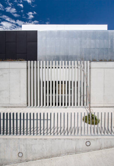 Edificio para la policía local y espacio polivalente en Xixona, con Natàlia Ferrer, DMP arquitectura DMP arquitectura Commercial spaces Offices & stores