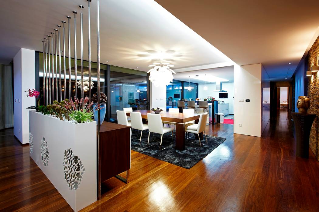 Augusta House Risco Singular - Arquitectura Lda Minimalist dining room