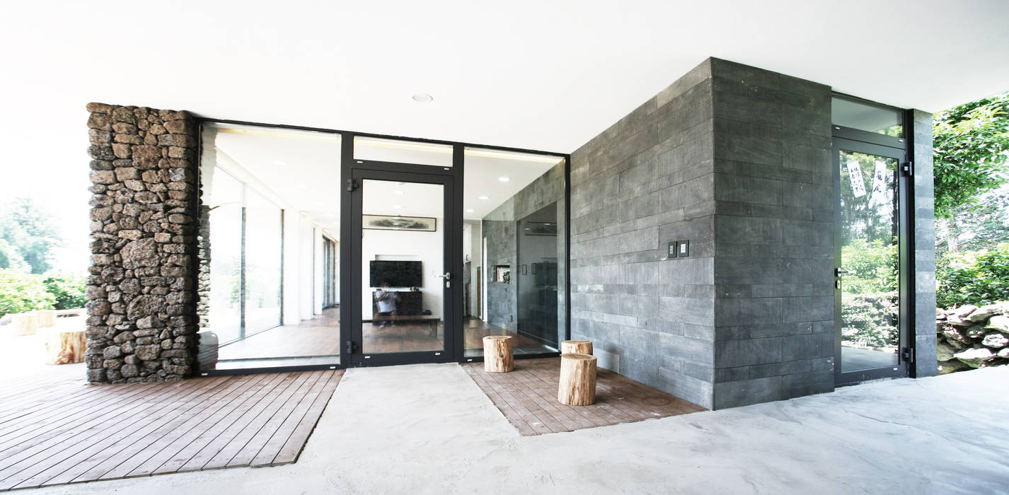 Stone Wall House 제주 돌담집 HBA-rchitects 미니멀리스트 거실