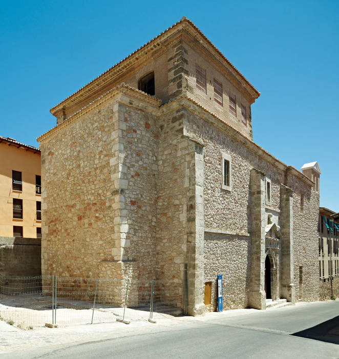 Restoration and Adaptation of a 16th century Chapel in Brihuega, Guadalajara, Spain, Adam Bresnick architects Adam Bresnick architects Espacios