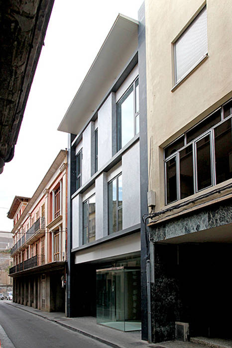 EDIFICIO DE OFICINAS Y LOCAL COMERCIAL, Galmés + Mansergas Arquitectes Galmés + Mansergas Arquitectes Espacios