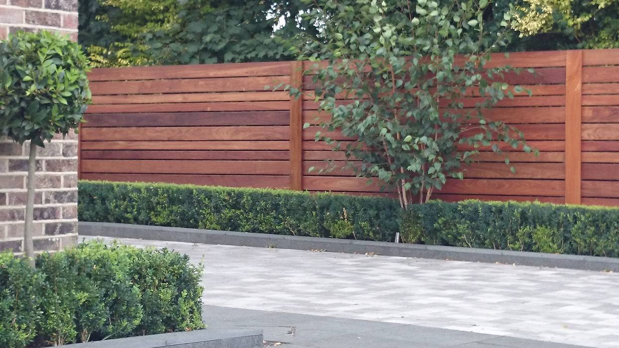 Contemporary screening , fencing & wall panels: Modern screening options in a high quality hardwood , Paul Newman Landscapes Paul Newman Landscapes 庭院