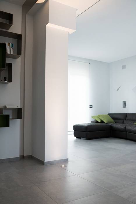 Ristrutturazione di un appartamento Geom. Stefano Feliziani Ingresso, Corridoio & Scale in stile moderno