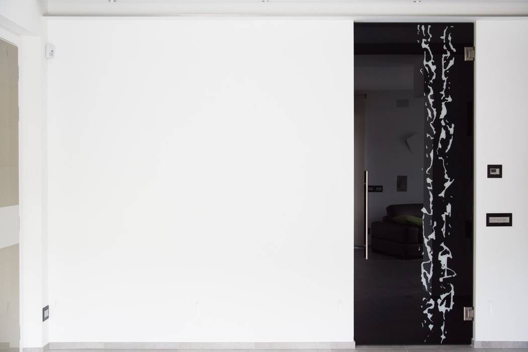Ristrutturazione di un appartamento Geom. Stefano Feliziani Ingresso, Corridoio & Scale in stile moderno