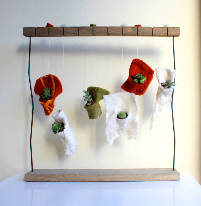 Vertical garden in felt, Judith Byberg Judith Byberg Case in stile scandinavo Accessori & Decorazioni