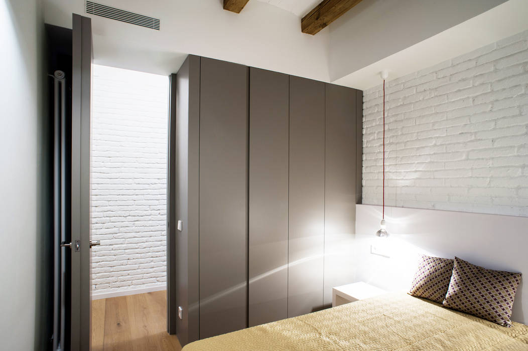 REFORMA INTEGRAL E INTERIORISMO DE PISO PASANTE DEL EIXAMPLE DE BARCELONA, M2ARQUITECTURA M2ARQUITECTURA Camera da letto moderna