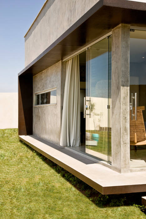 Box House, SAINZ arquitetura SAINZ arquitetura Дома в стиле лофт