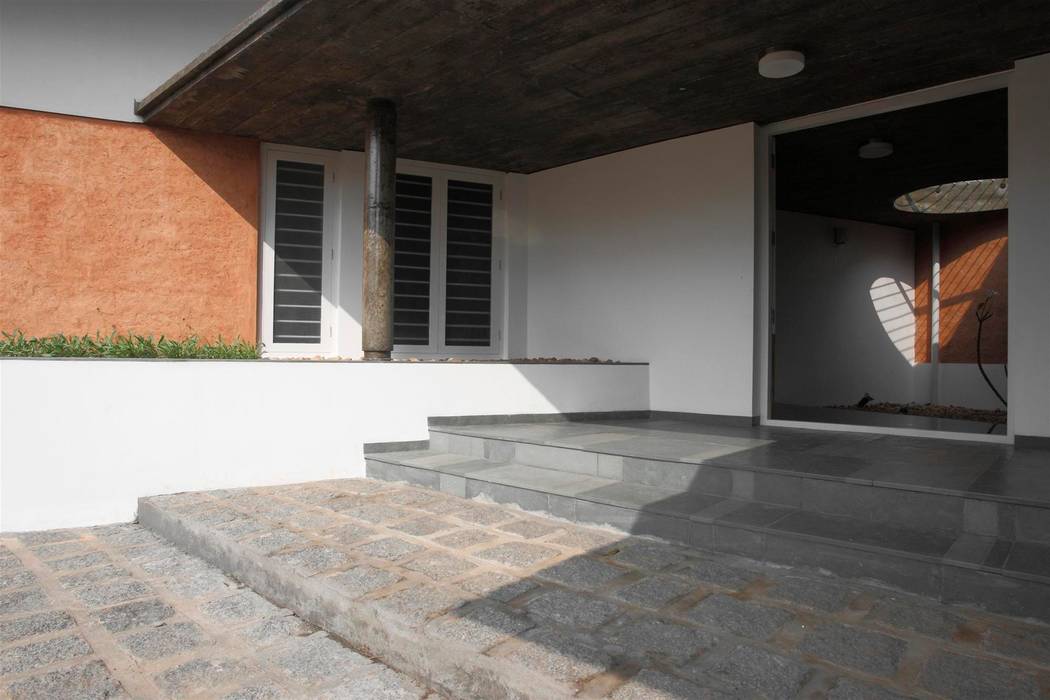 The Selfless House, LIJO.RENY.architects LIJO.RENY.architects Modern houses