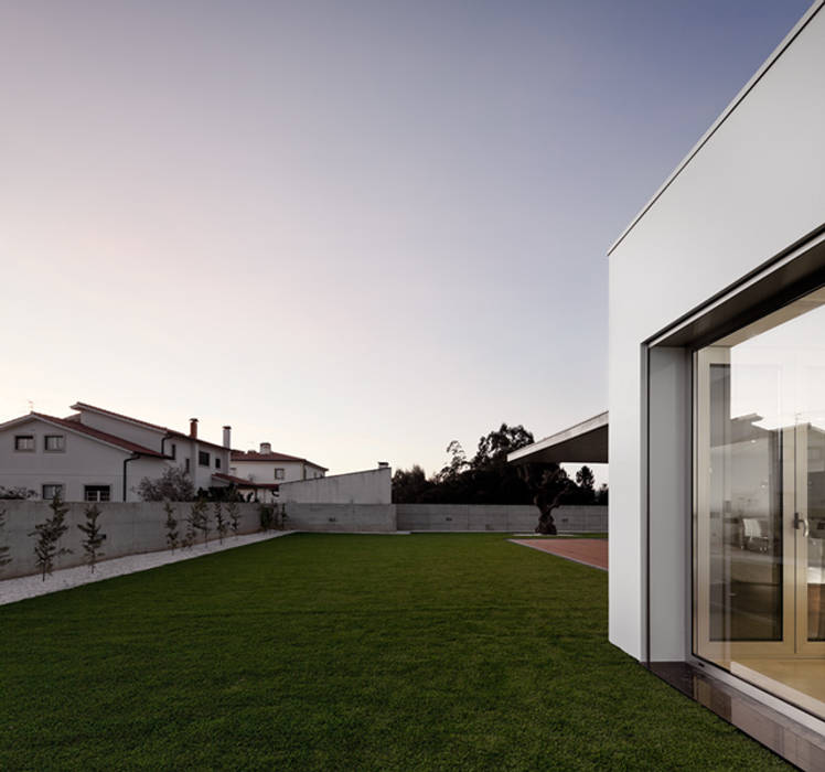 XIEIRA HOUSE II, A2+ ARQUITECTOS A2+ ARQUITECTOS Dom jednorodzinny Beton