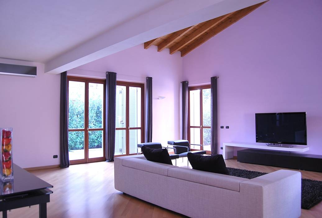 Il soggiorno con le sedute Studio d'Architettura TAUNISIO Finestre & Porte in stile moderno Legno Effetto legno