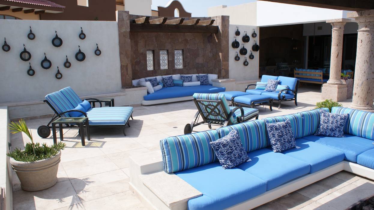 OUTDOOR LIVING LOS CABOS BY DIAZ DE LUNA, DIAZ DE LUNA SIGNATURE DIAZ DE LUNA SIGNATURE 모던스타일 발코니, 베란다 & 테라스