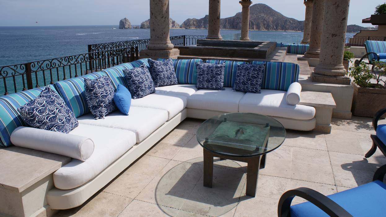 OUTDOOR LIVING LOS CABOS BY DIAZ DE LUNA, DIAZ DE LUNA SIGNATURE DIAZ DE LUNA SIGNATURE Balcones y terrazas modernos