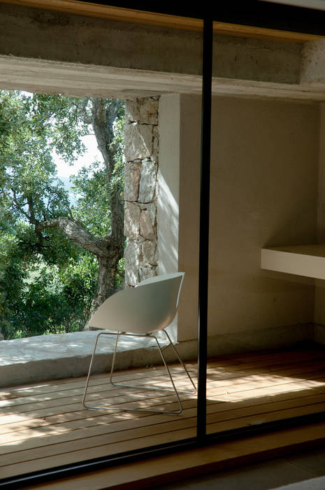 Villa en Corse du sud, Vezzoni Associés Vezzoni Associés Mediterranean style living room