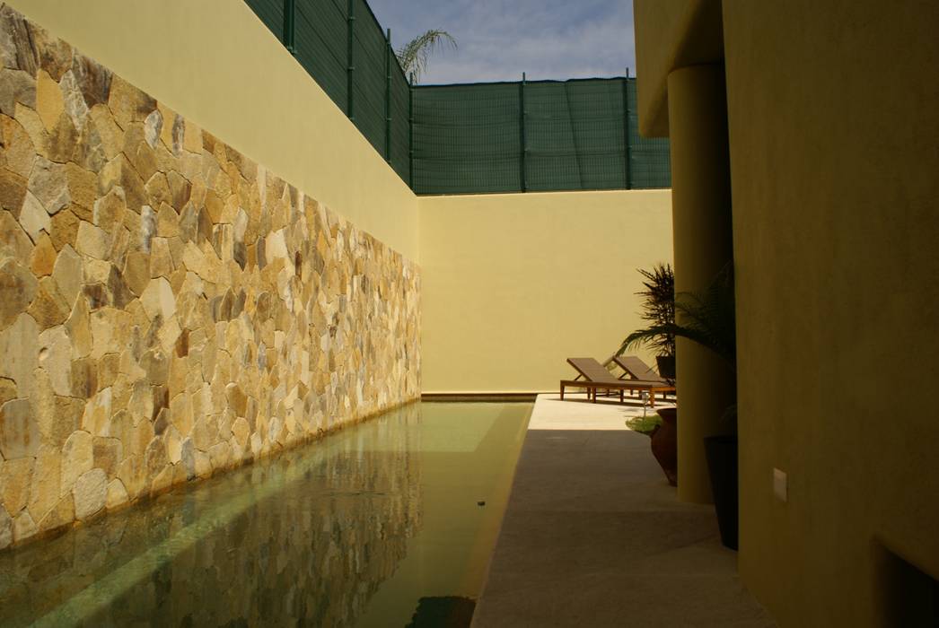 K House, arqflores / architect arqflores / architect Minimalist style garden