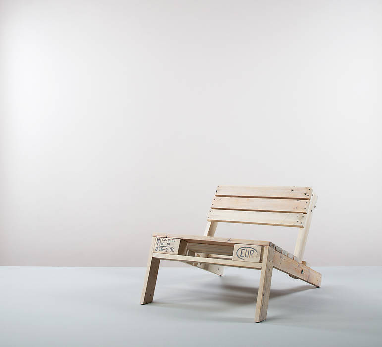 kimidori 1st Lounge Chair. Farbe Weiß. homify Industriale Wohnzimmer Hocker und Stühle