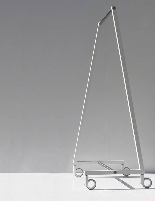 SUNCHARIOT 2, coat hangers holder, Insilvis Divergent Thinking Insilvis Divergent Thinking Pasillos, vestíbulos y escaleras de estilo minimalista Percheros