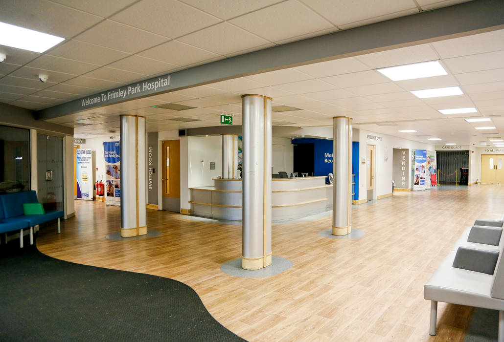 Main Reception, NHS Hospital, Koubou Interiors Koubou Interiors Espaces commerciaux