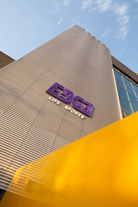 Academia Edge Life Sports, Betty Birger Arquitetura & Design Betty Birger Arquitetura & Design Moderner Fitnessraum