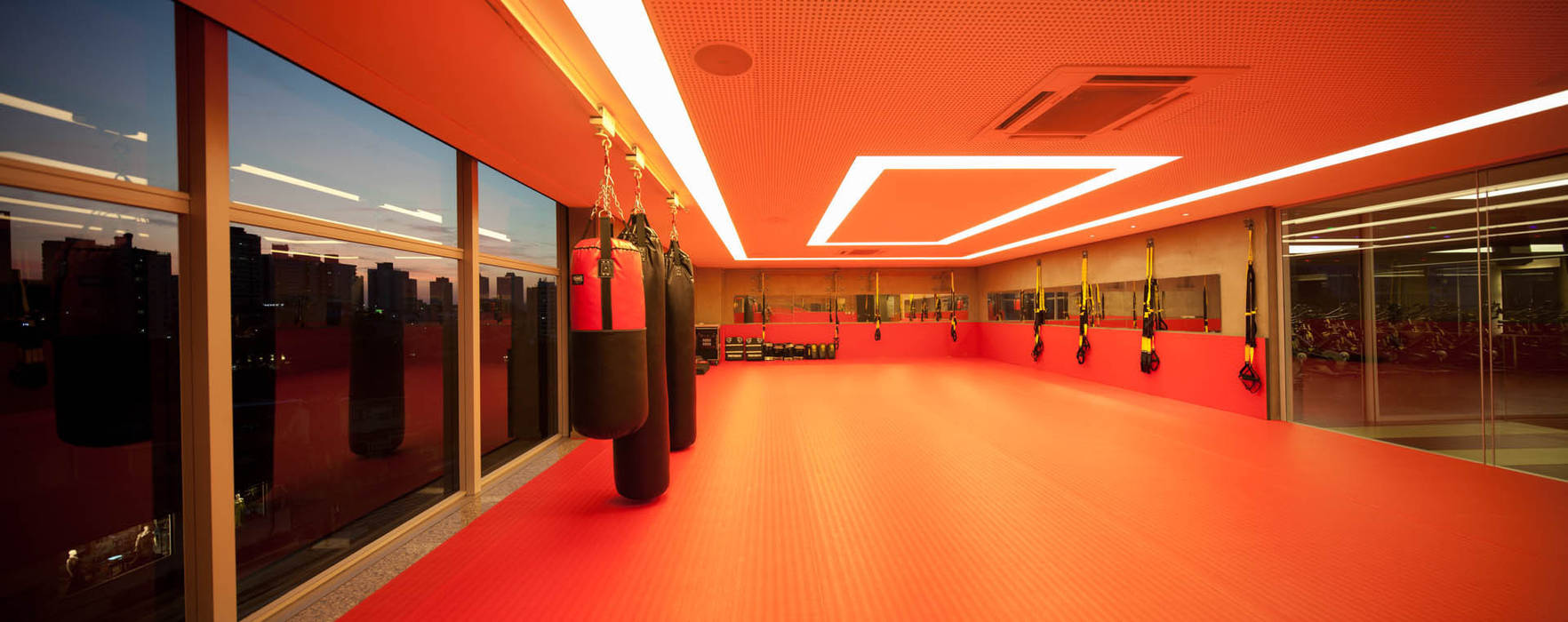 Academia Edge Life Sports, Betty Birger Arquitetura & Design Betty Birger Arquitetura & Design Modern gym