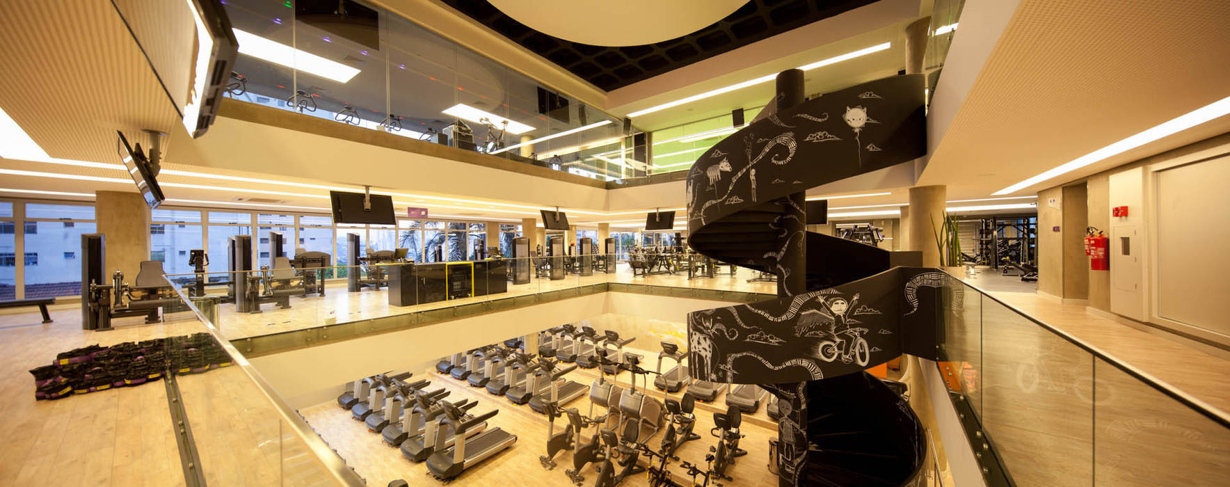 Academia Edge Life Sports, Betty Birger Arquitetura & Design Betty Birger Arquitetura & Design Salle de sport moderne