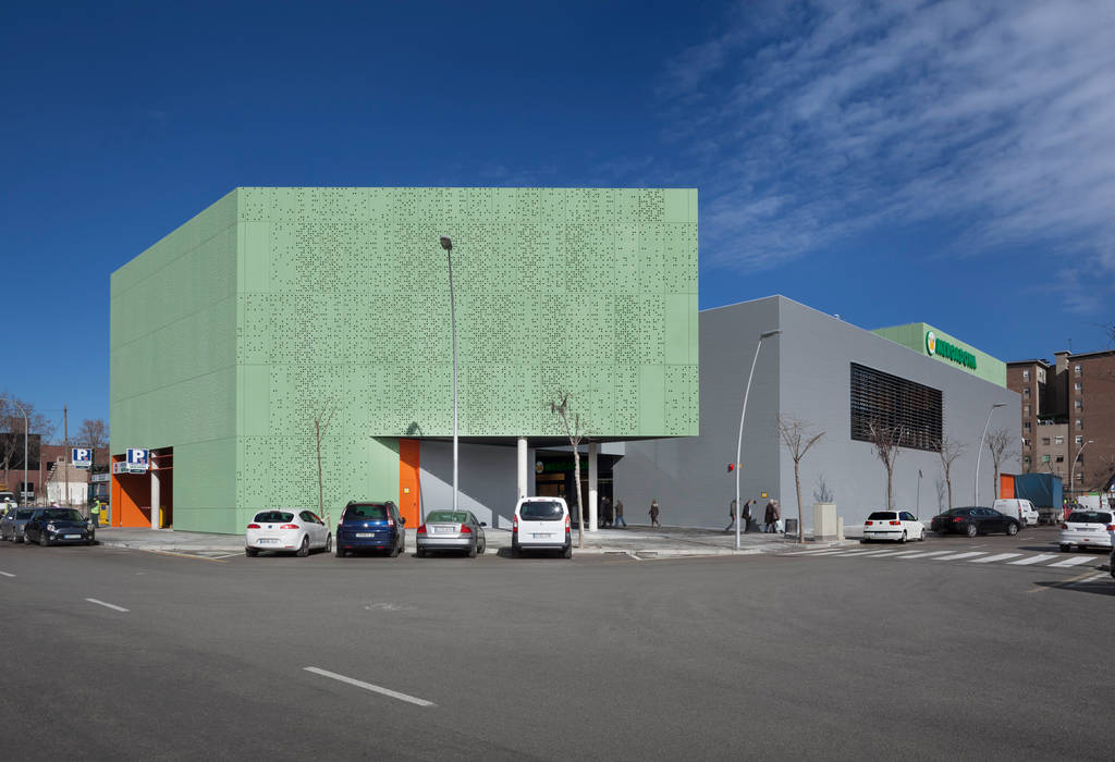 Centro Comercial Mercadona, ERV Arquitectes Associats SLP ERV Arquitectes Associats SLP Espacios