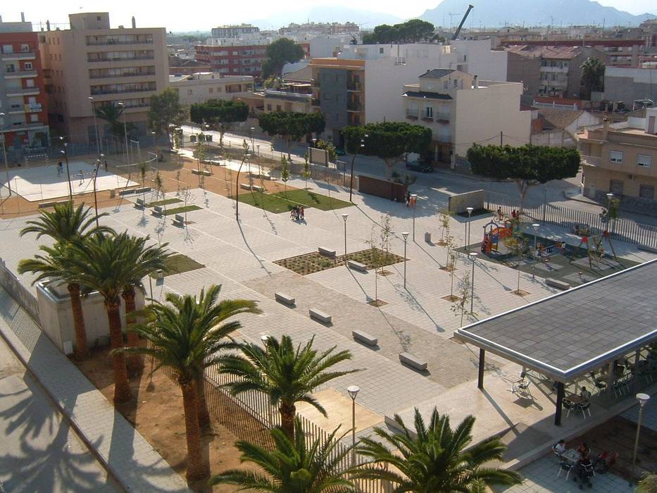 PLAZA PÚBLICA Y CAFETERÍA, NUÑO ARQUITECTURA NUÑO ARQUITECTURA Modern Garden