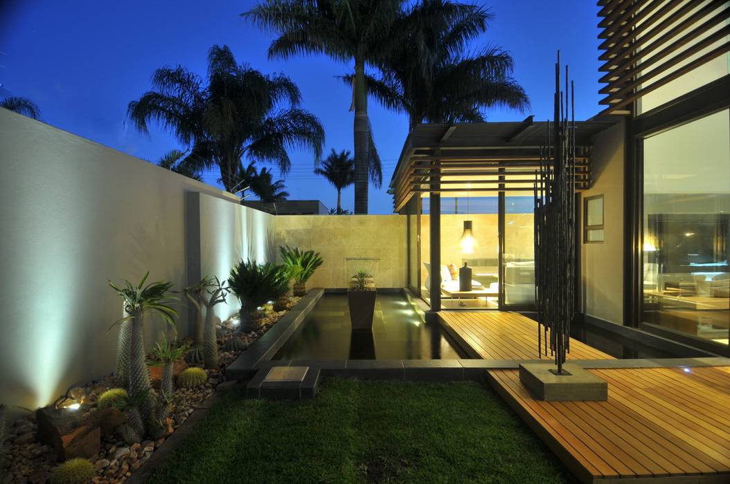 House Abo , Nico Van Der Meulen Architects Nico Van Der Meulen Architects บ้านและที่อยู่อาศัย