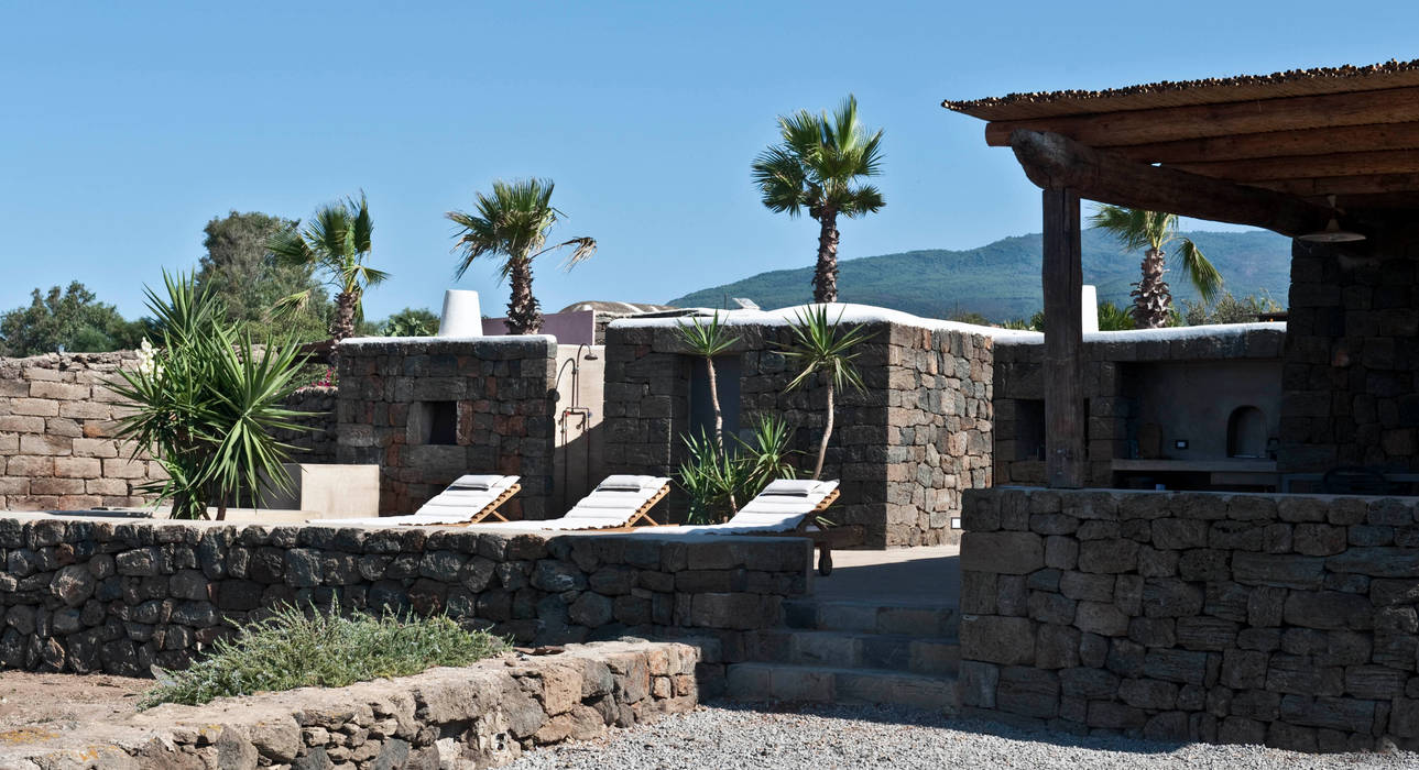 Recupero di un dammuso a Pantelleria, Gianluca Bugeia | Architetto e Designer di Interni Gianluca Bugeia | Architetto e Designer di Interni Villas Stone