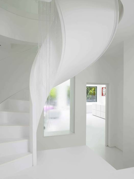 Ice White House-Luxury home, Quirke McNamara Quirke McNamara Коридор, прихожая и лестница в стиле минимализм