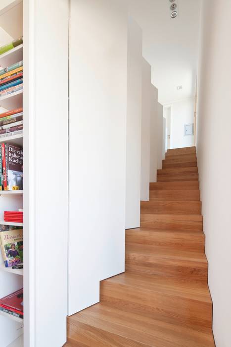 'Haus 4K' - Einfamilien-Wohnhaus , in_design architektur in_design architektur Modern corridor, hallway & stairs