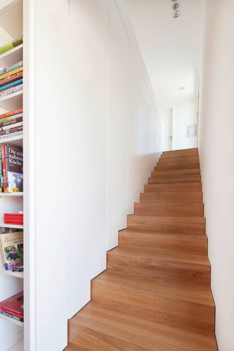 'Haus 4K' - Einfamilien-Wohnhaus , in_design architektur in_design architektur Modern corridor, hallway & stairs