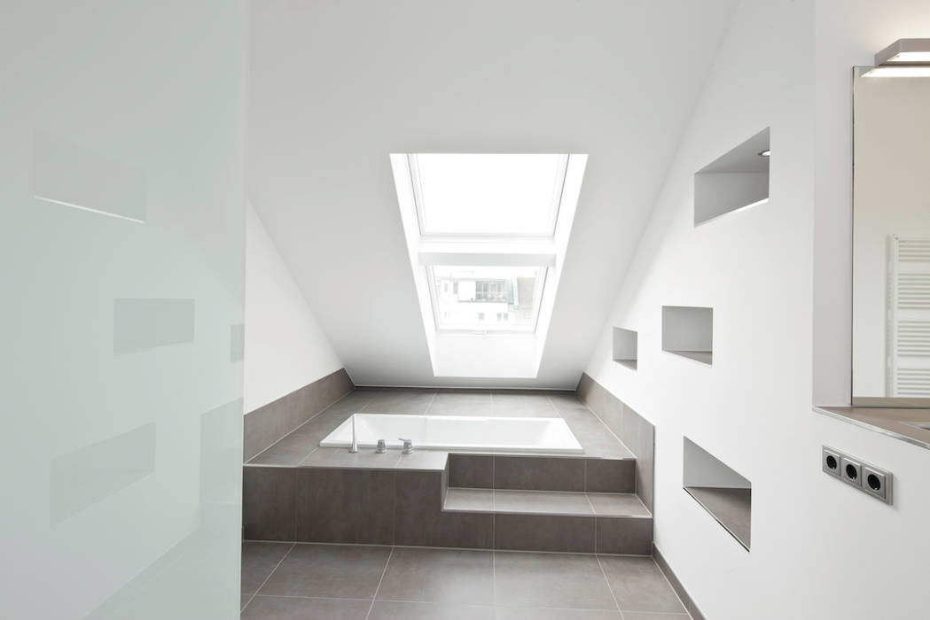 Haus +2W , in_design architektur in_design architektur クラシックスタイルの お風呂・バスルーム