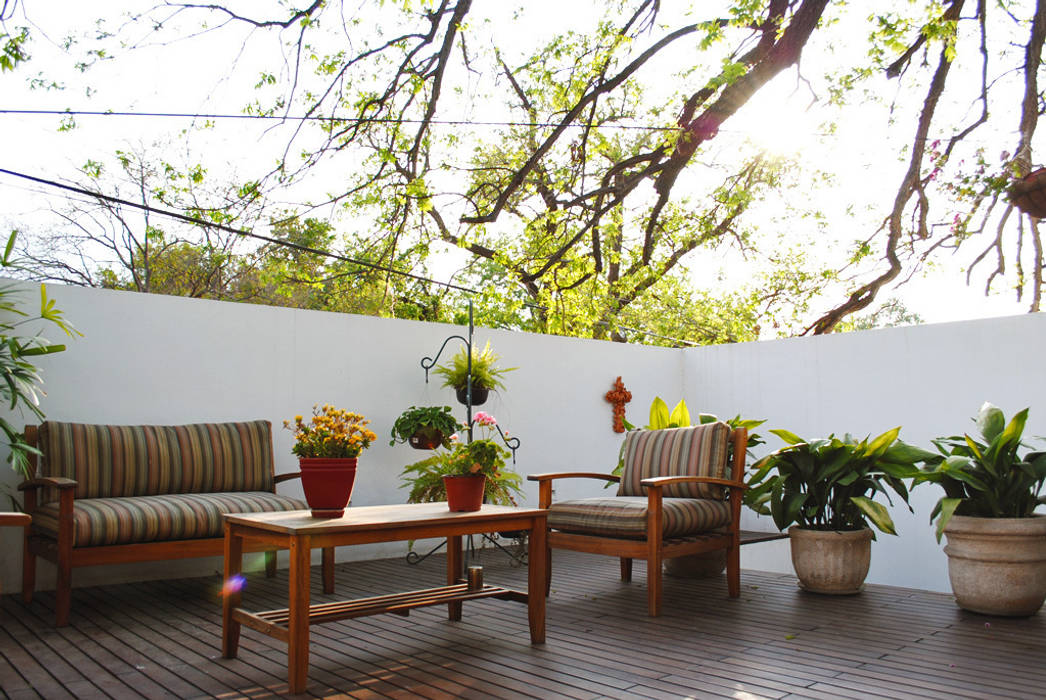 Casa Guadalquivir, JORGE CORTÉS Arquitectos JORGE CORTÉS Arquitectos Rustic style balcony, veranda & terrace