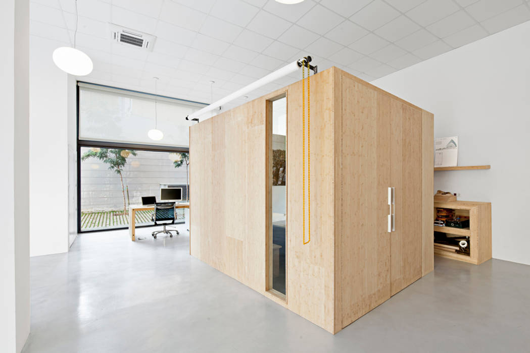 Oficina Dones del 36 ZEST Architecture Estudios y despachos de estilo moderno