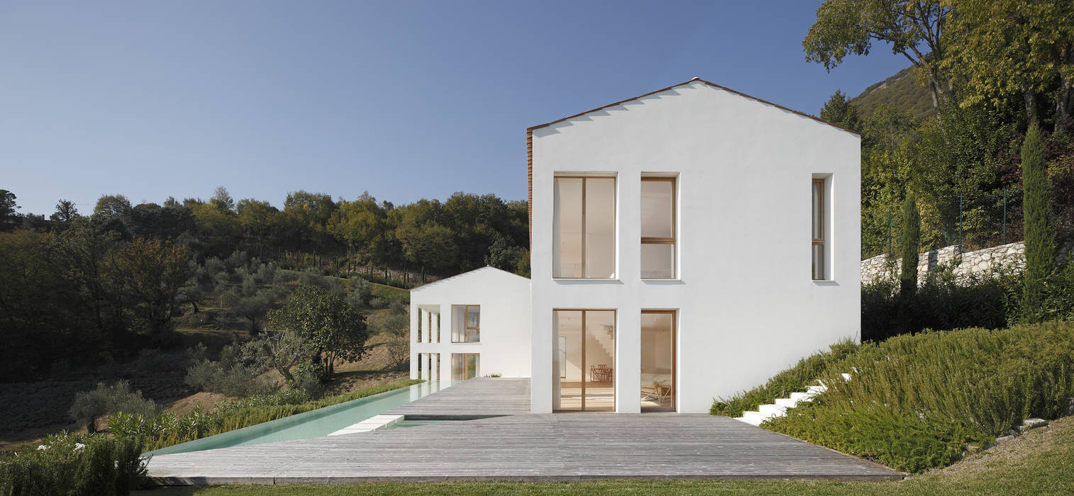 CASA OLEARIA PAIGLE . LAGO DI GARDA, brandl architekten . bda brandl architekten . bda ミニマルな 家